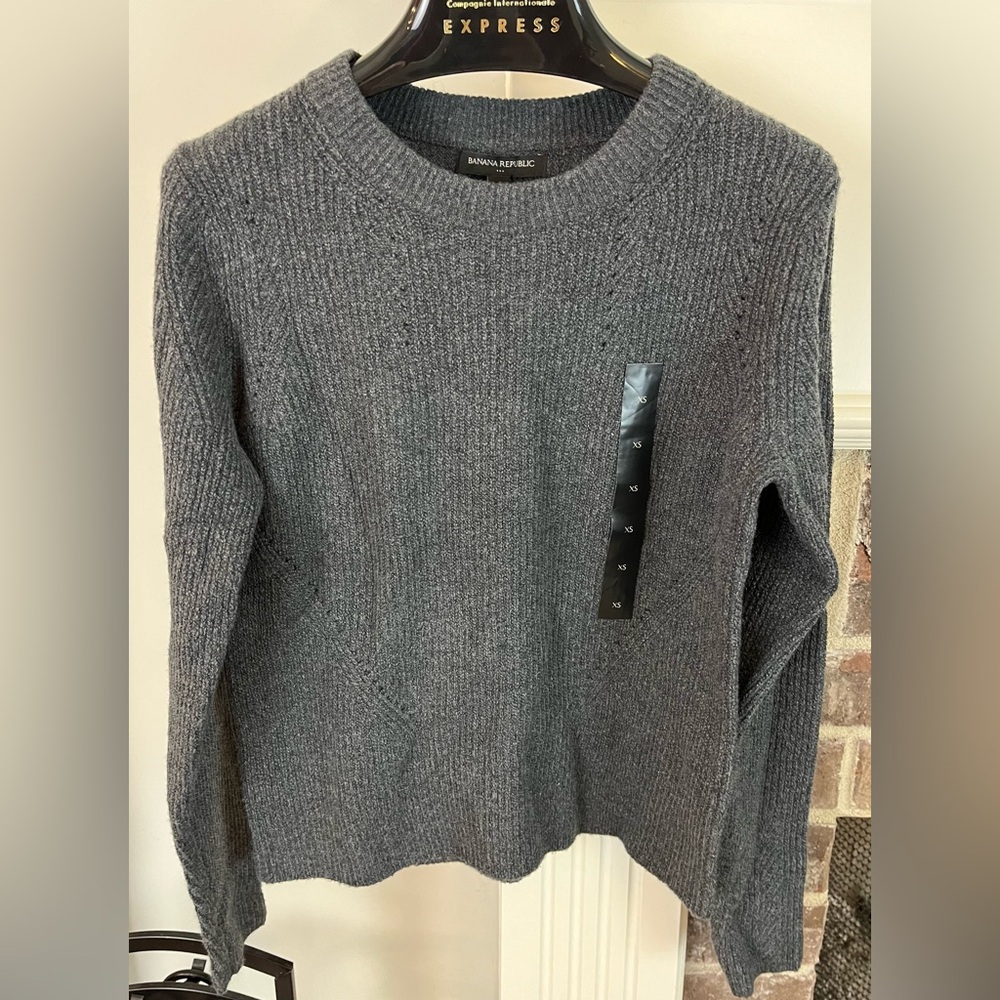 Banana Republic Charcoal Crewneck Sweater. Women’s Size XS